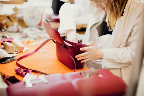 artisan maroquinier hermès|école hermes maroquinerie.